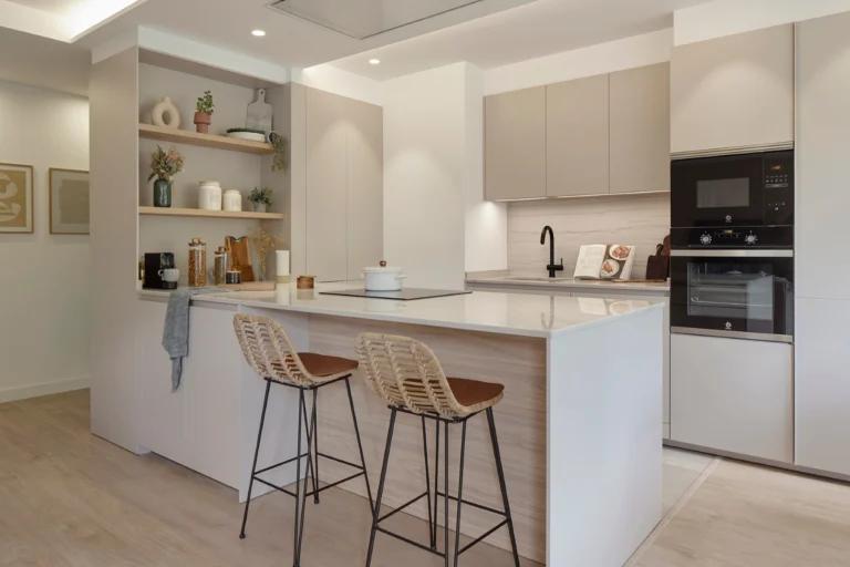 Diseño técnico de cocina moderna y funcional en Sotogrande
